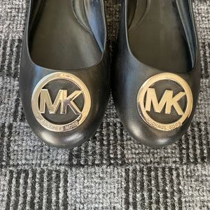 Michael Kors black ballet flat shoes Size 10
